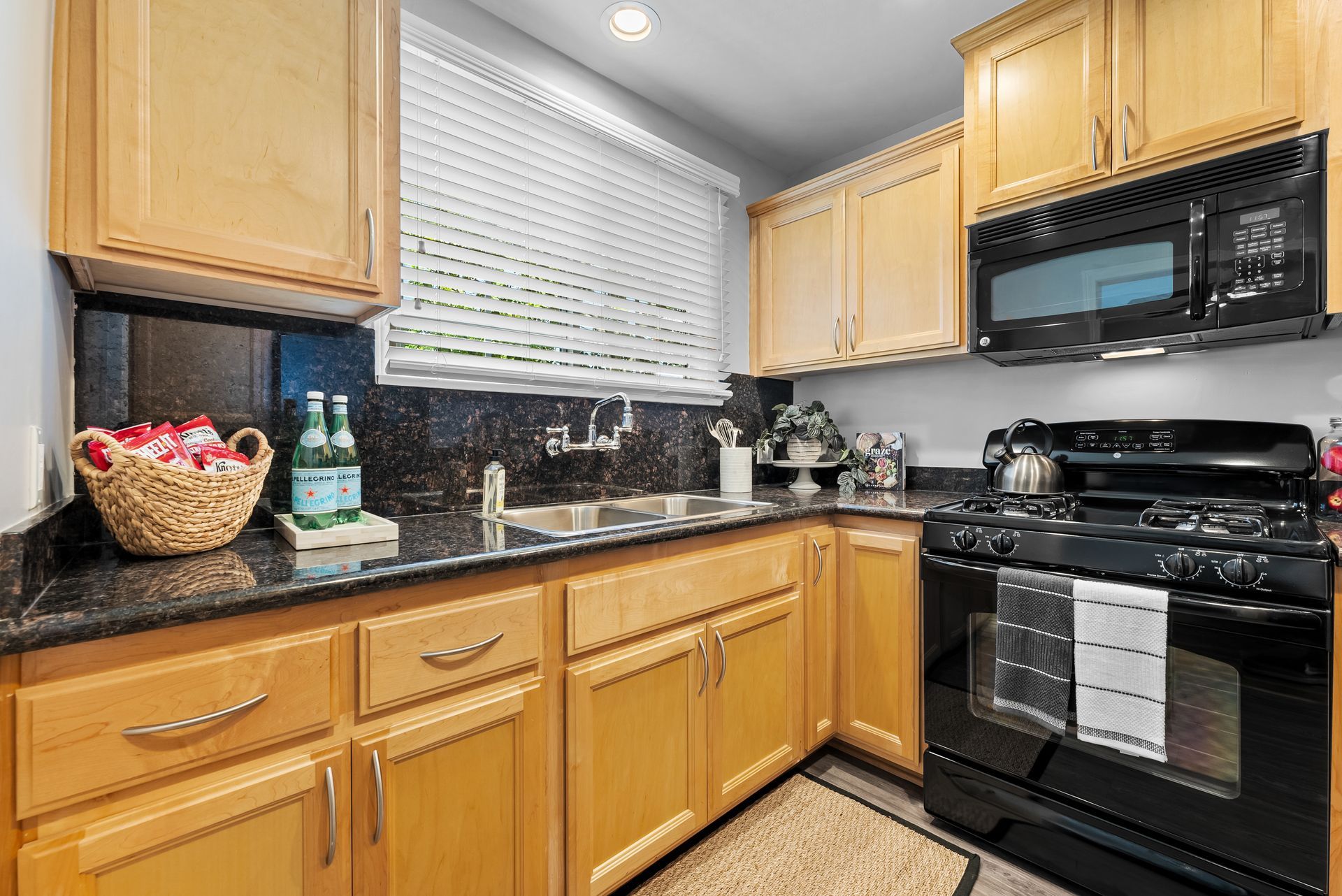 Sliding Photo Gallery Displaying Apartment Interior Amenities