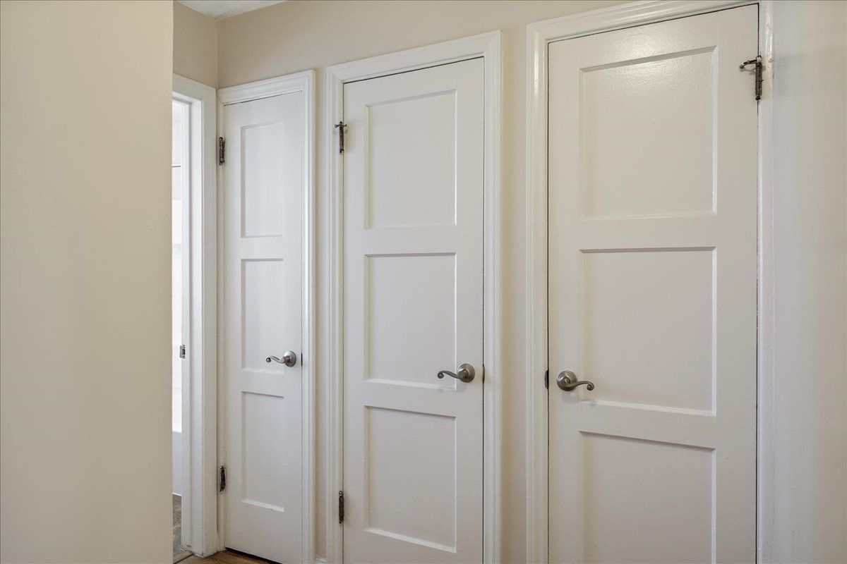 Sliding Photo Gallery Displaying Apartment Interior Amenities