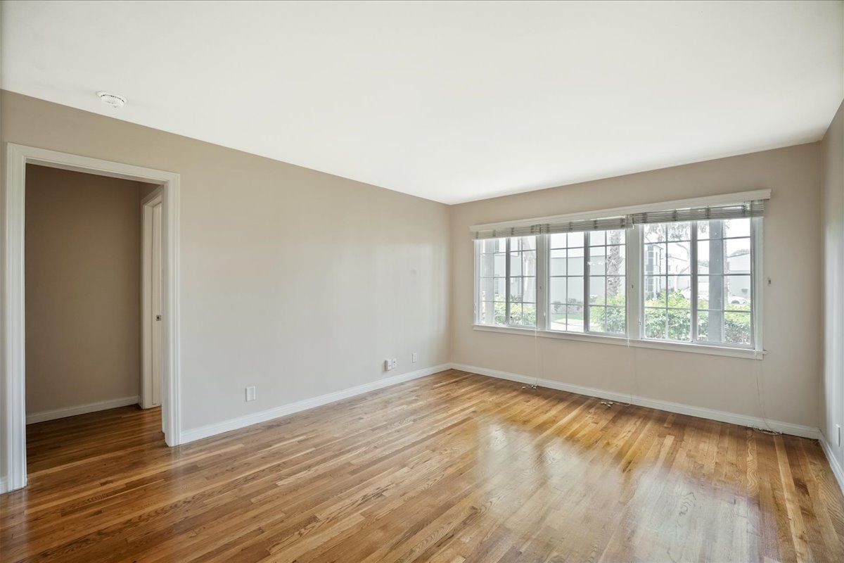 Sliding Photo Gallery Displaying Apartment Interior Amenities