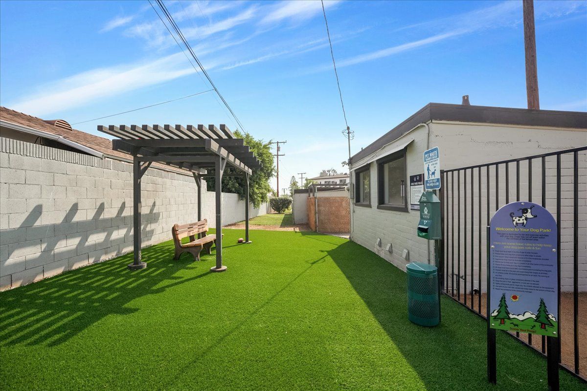 Sliding Photo Gallery Displaying Apartment Exterior Amenities