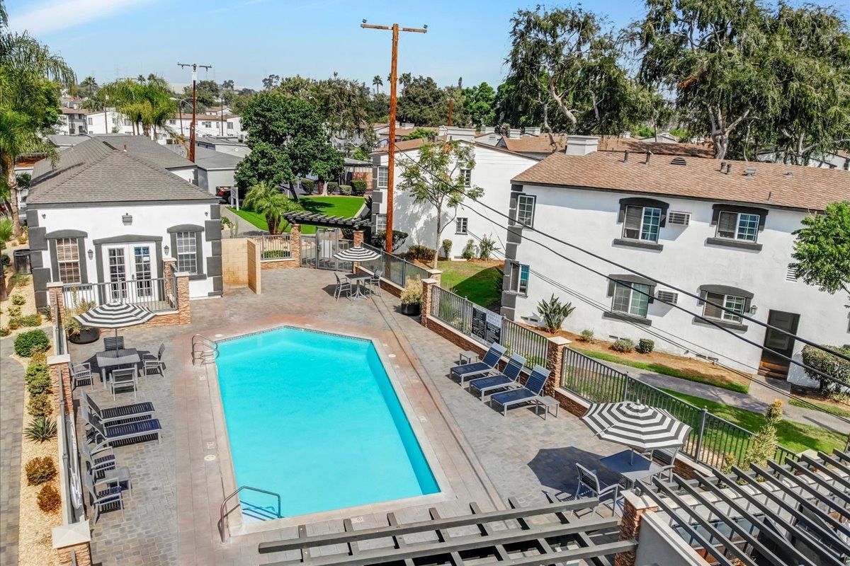 Sliding Photo Gallery Displaying Apartment Exterior Amenities