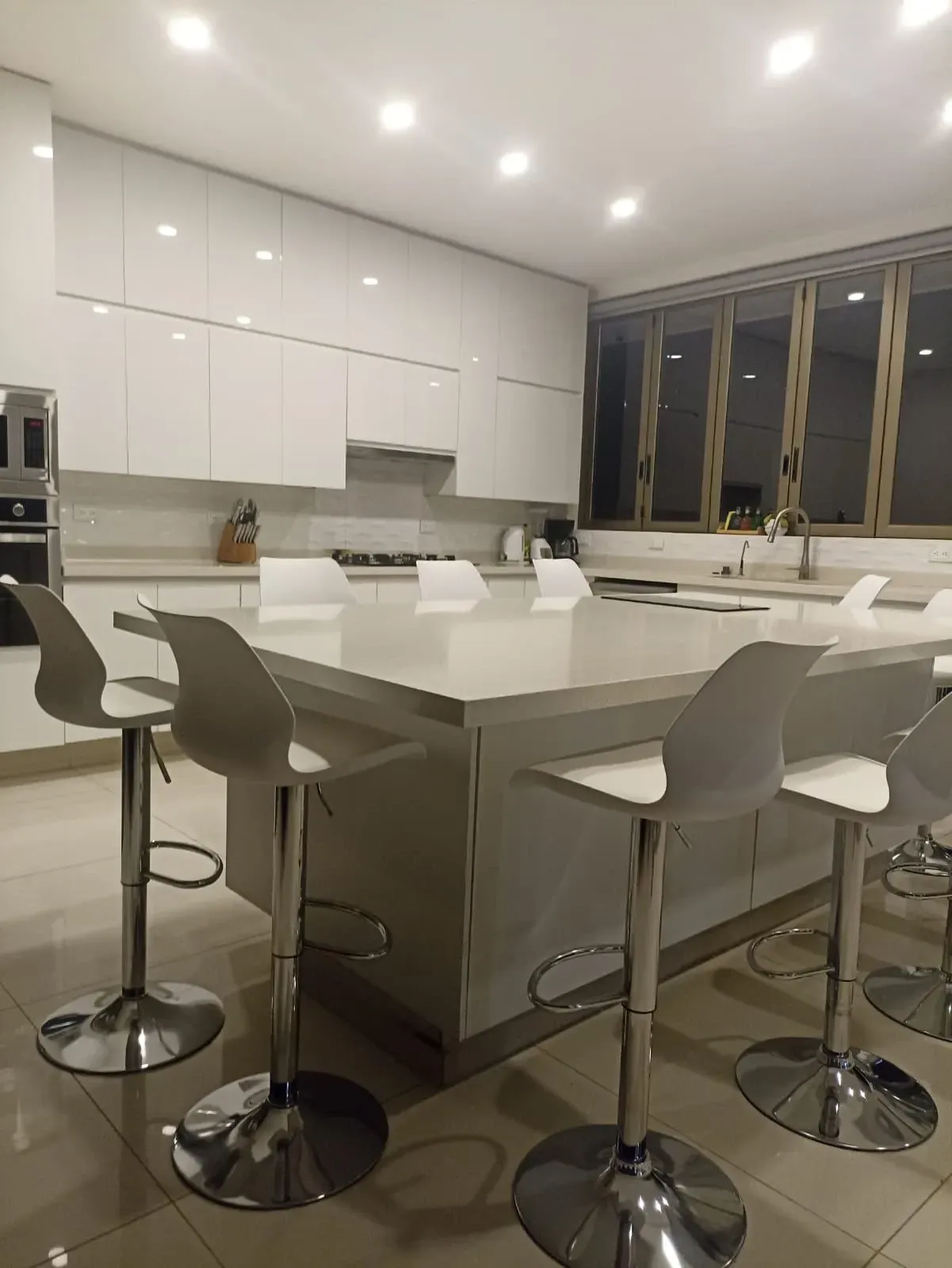 Cocina con isla en Guadalajara diseñada por CIM Cocinas Integrales Guadalajara