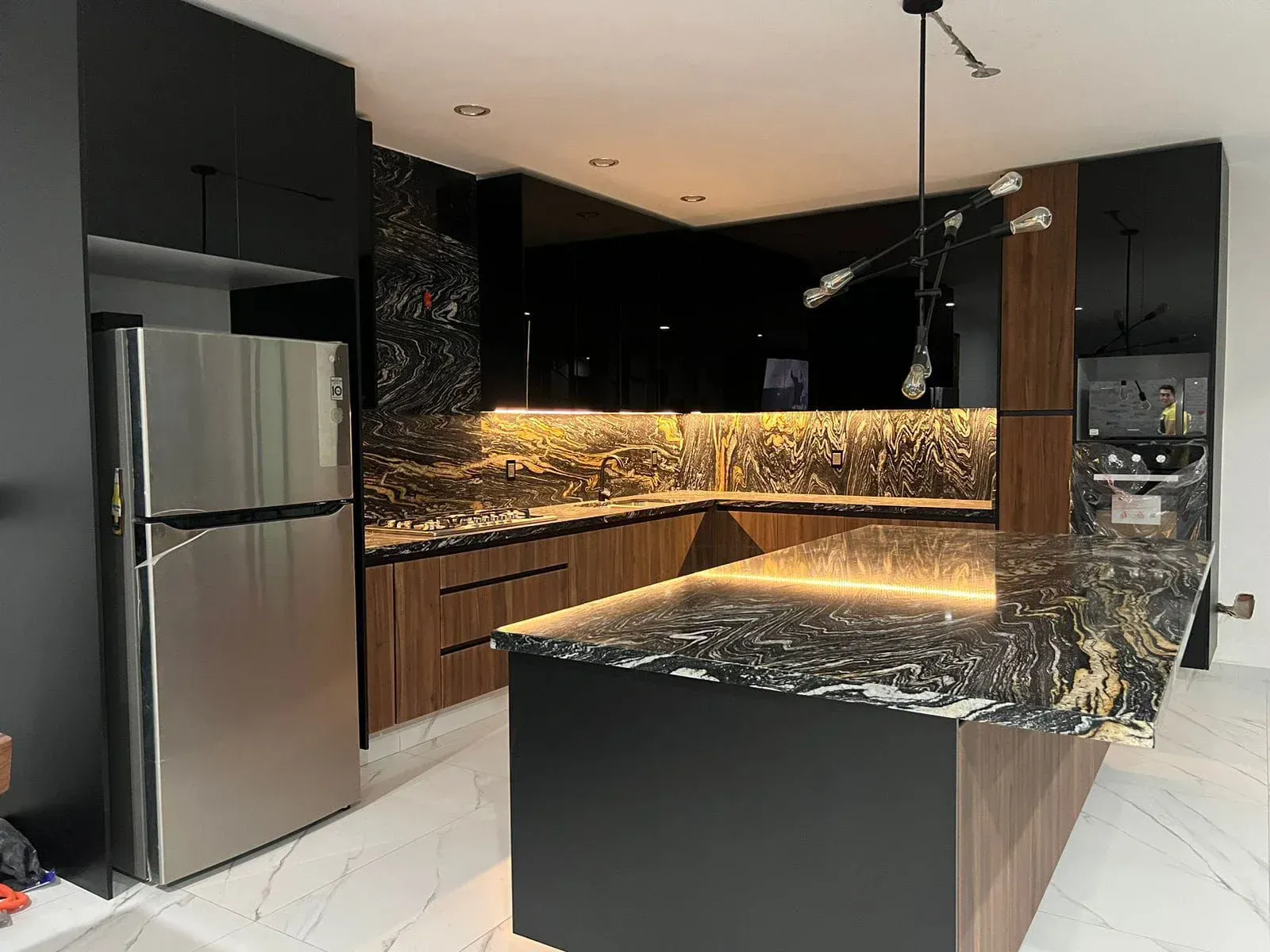 Cocina integral moderna en Guadalajara diseñada por CIM Cocinas Integrales Guadalajara