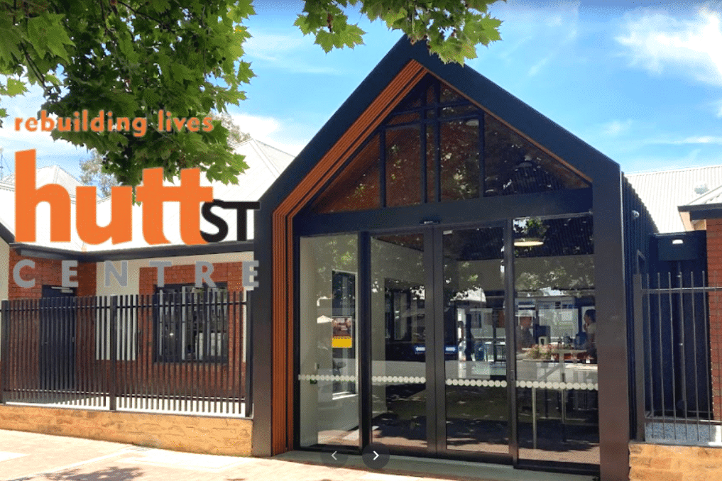A building with the word hutts on it