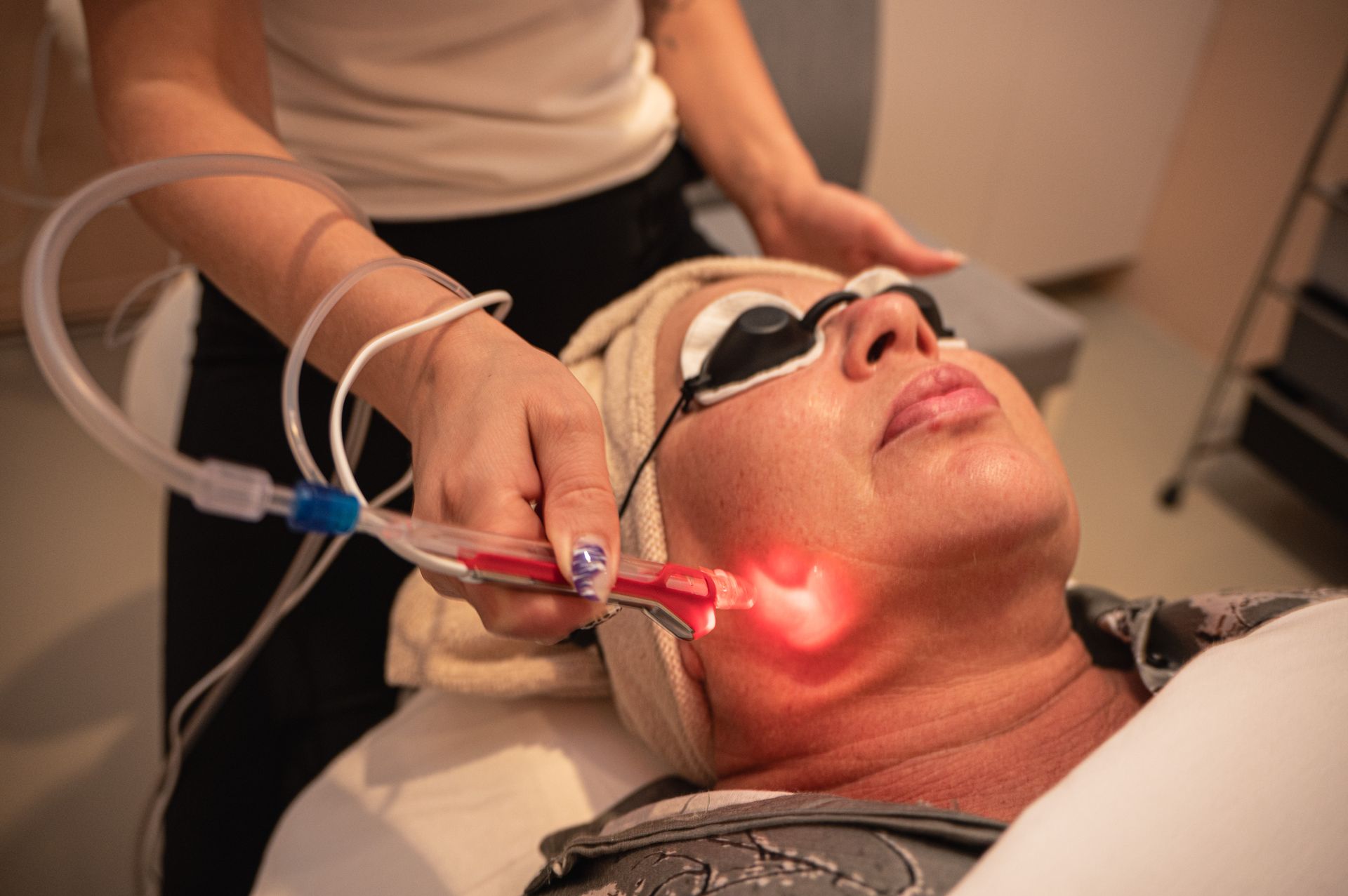 Hydra-JET LED Facial