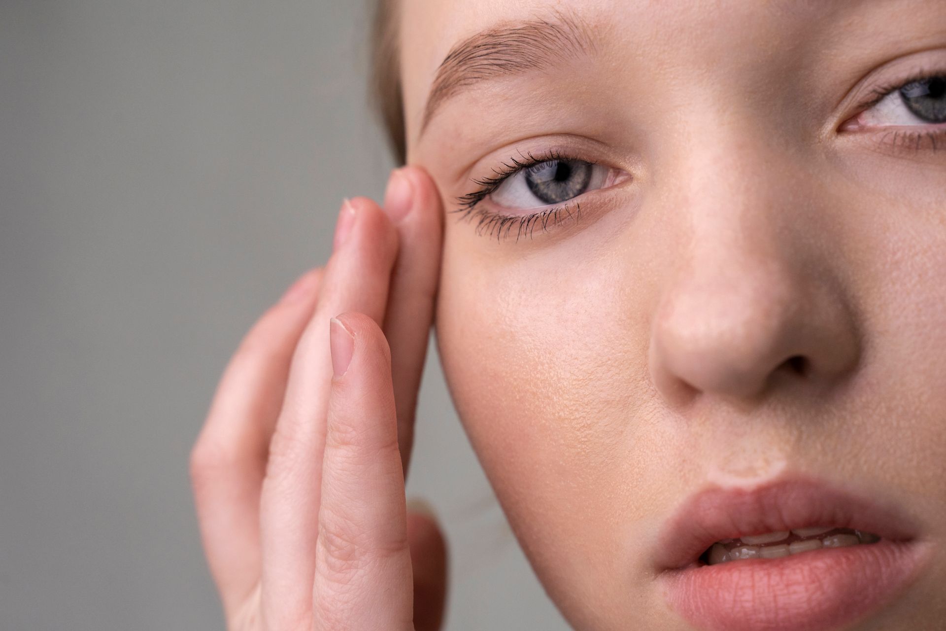 Soft visual for eye puffiness