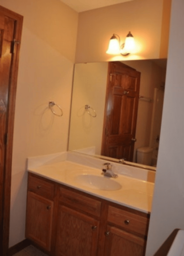 A bathroom with a sink and a mirror