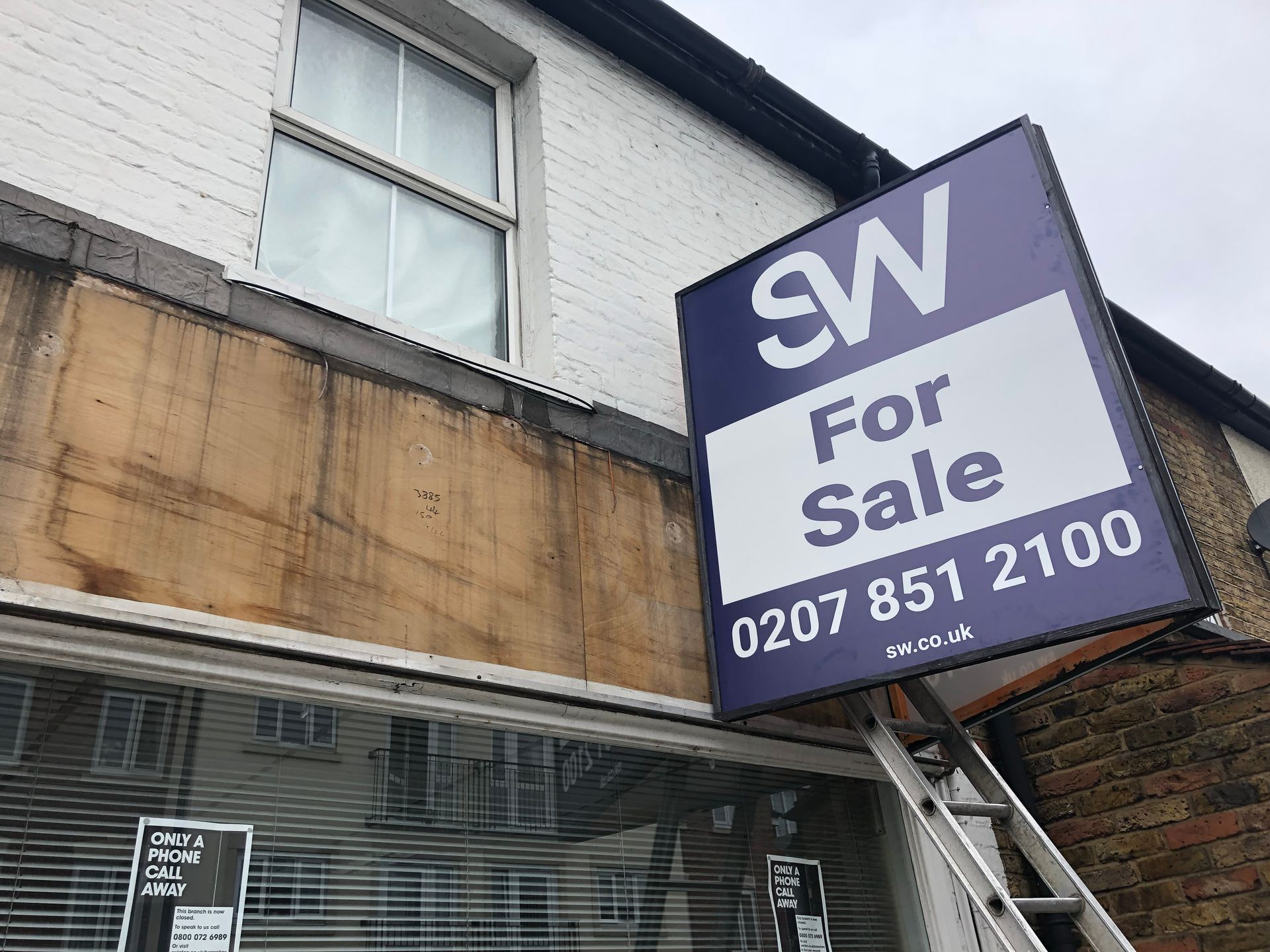 Wall mounted estate agent v-board