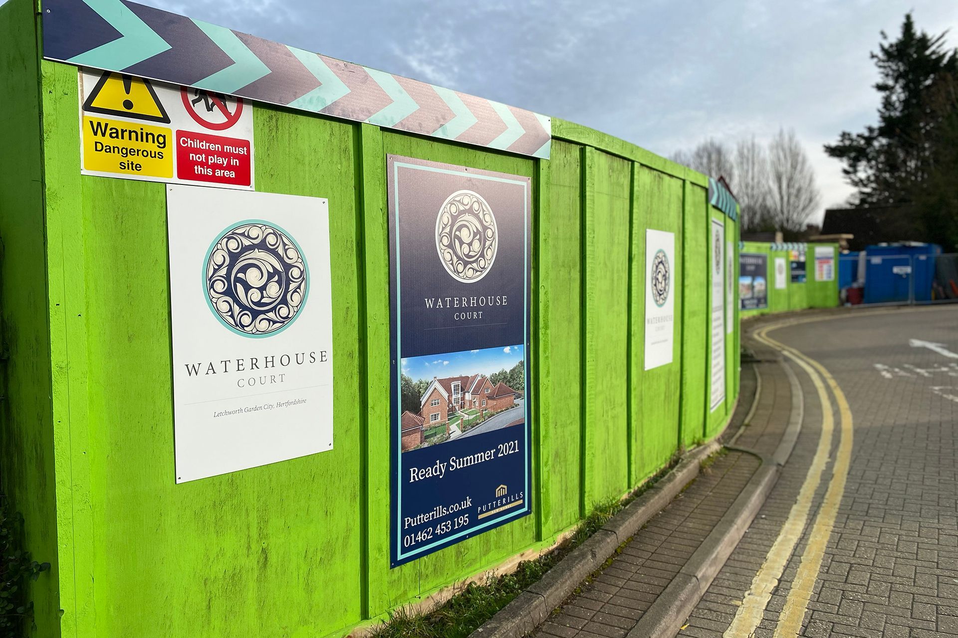 Printed standard 4x3 commercial boards, 5x4 surveyor board and bespoke development site boards