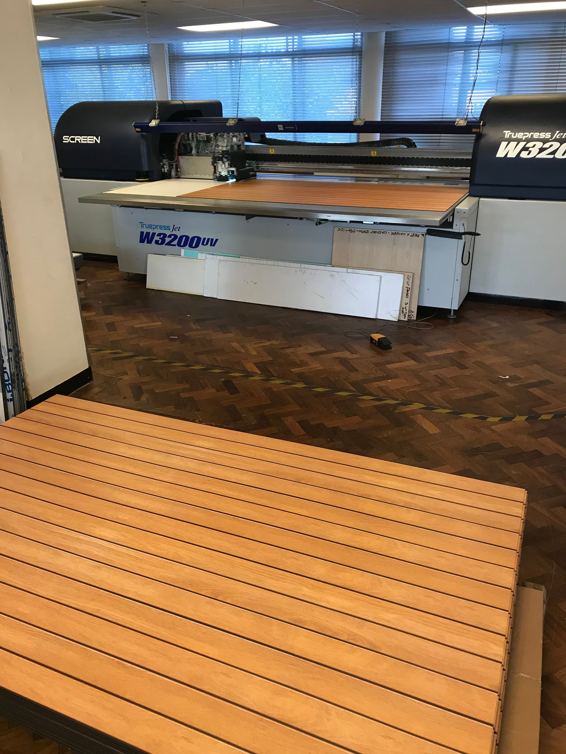 Slated wood panel effect