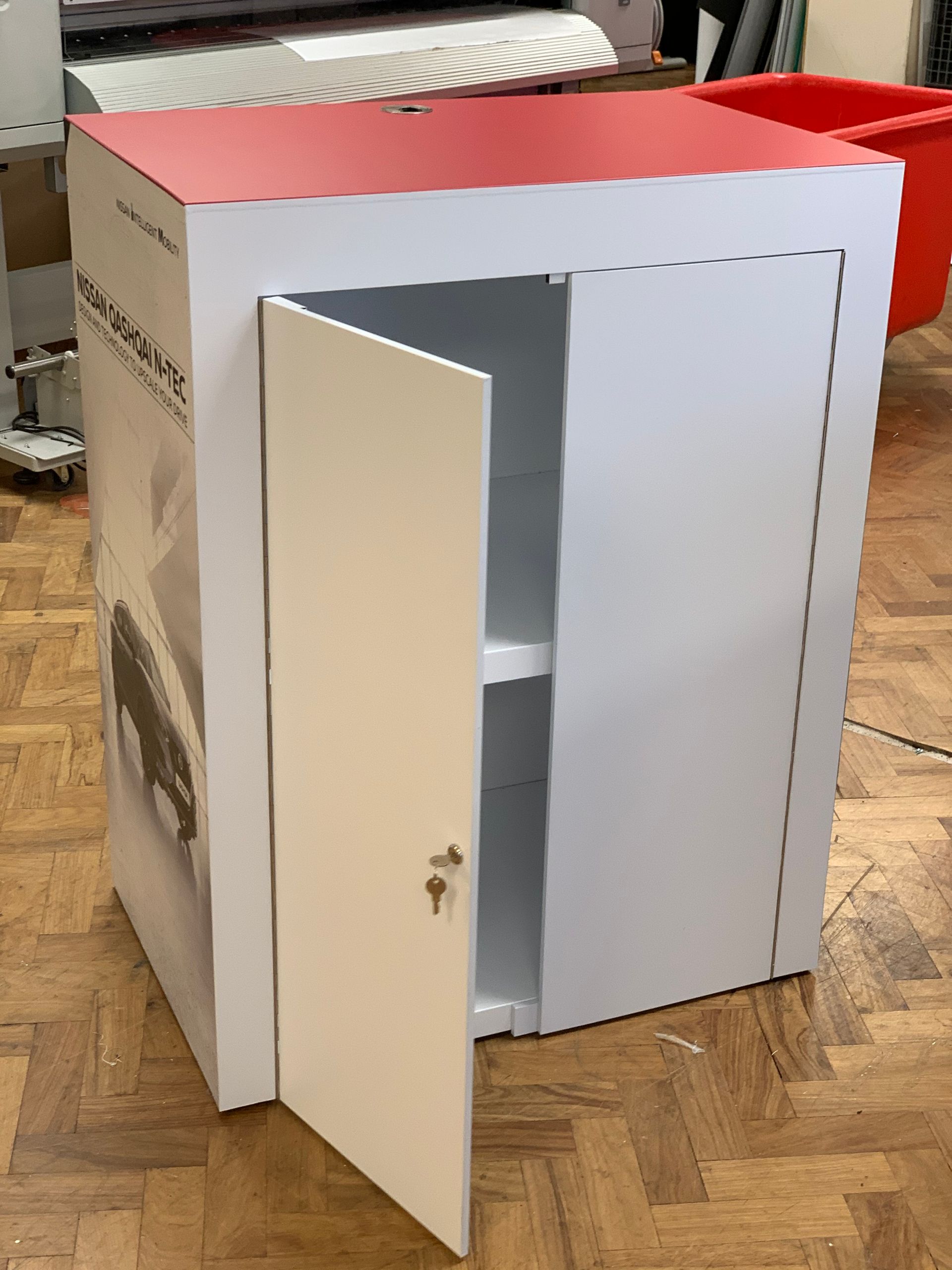 Locking promotional counter for Nissan