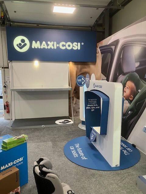 Back lit retail shelf Max-cosi logo display panel