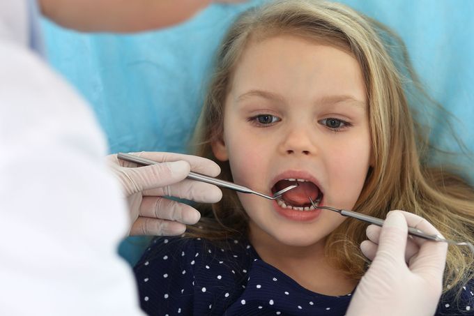 Prima visita dal dentista pediatrico a Firenze