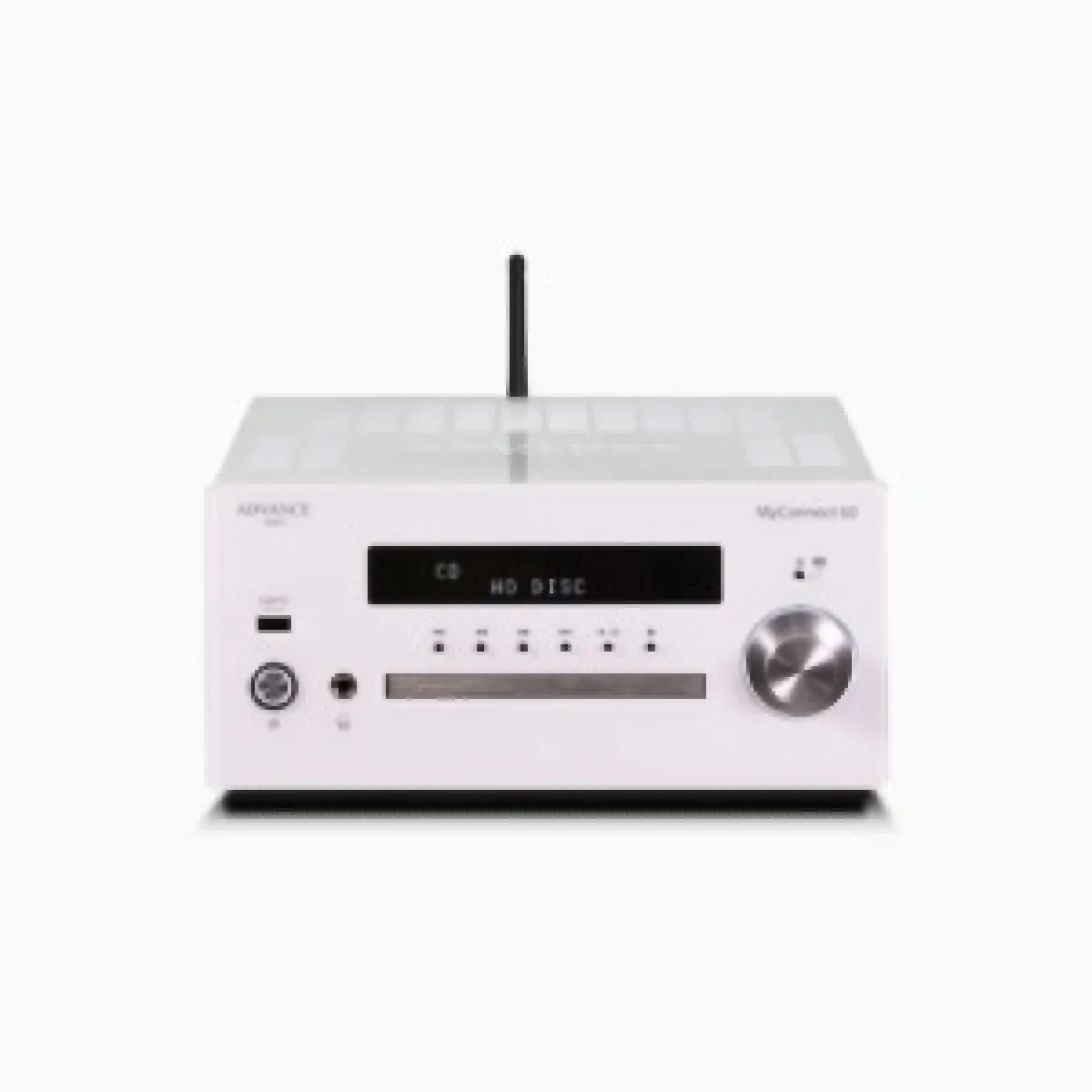 Weißer Retro-Radio-/CD-Player mit schwarzem Display, schwarzer Antenne und silbernem Drehknopf auf weißem Hintergrund