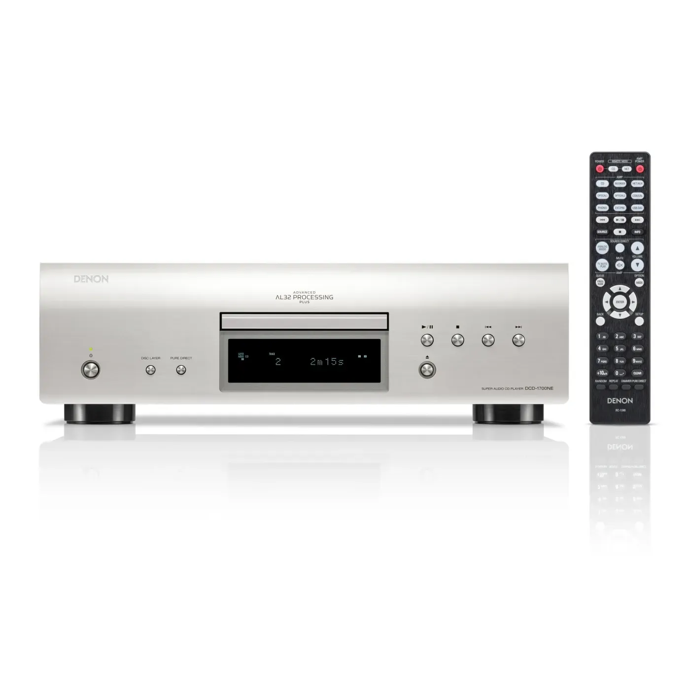 Silberner AV-Receiver mit Fernbedienung auf weißem Hintergrund
