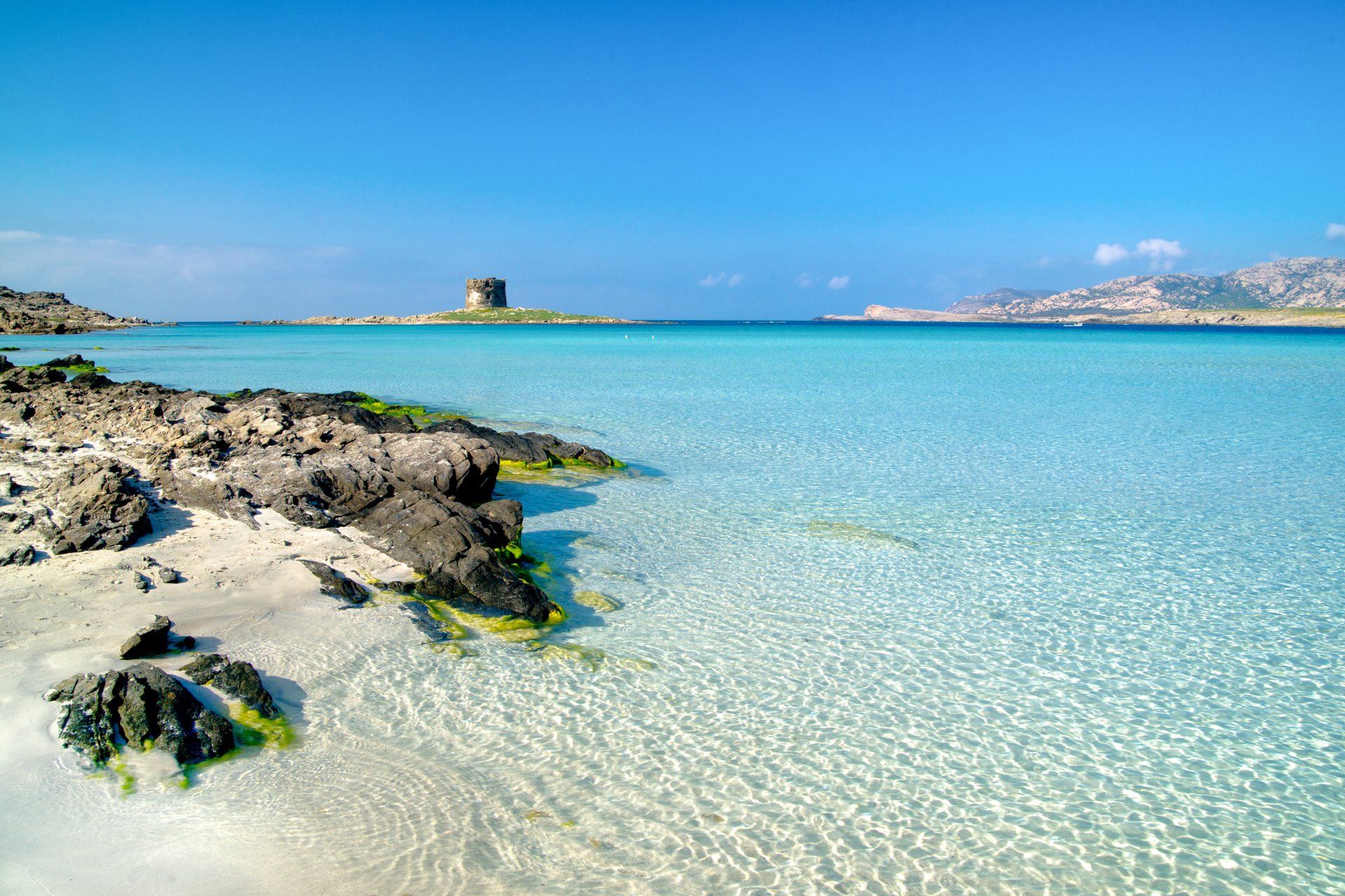 Mare italiano con vista della costa