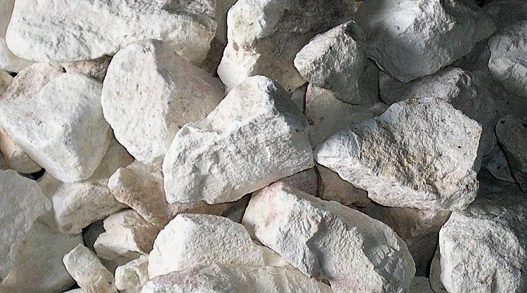 Cal en piedra