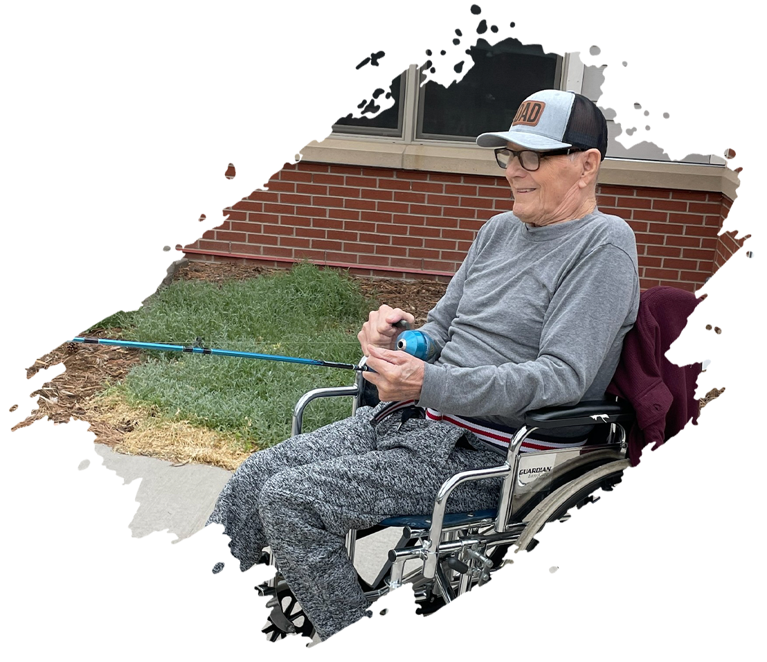 Elderly people in a room with a caregiver, seated and relaxed.