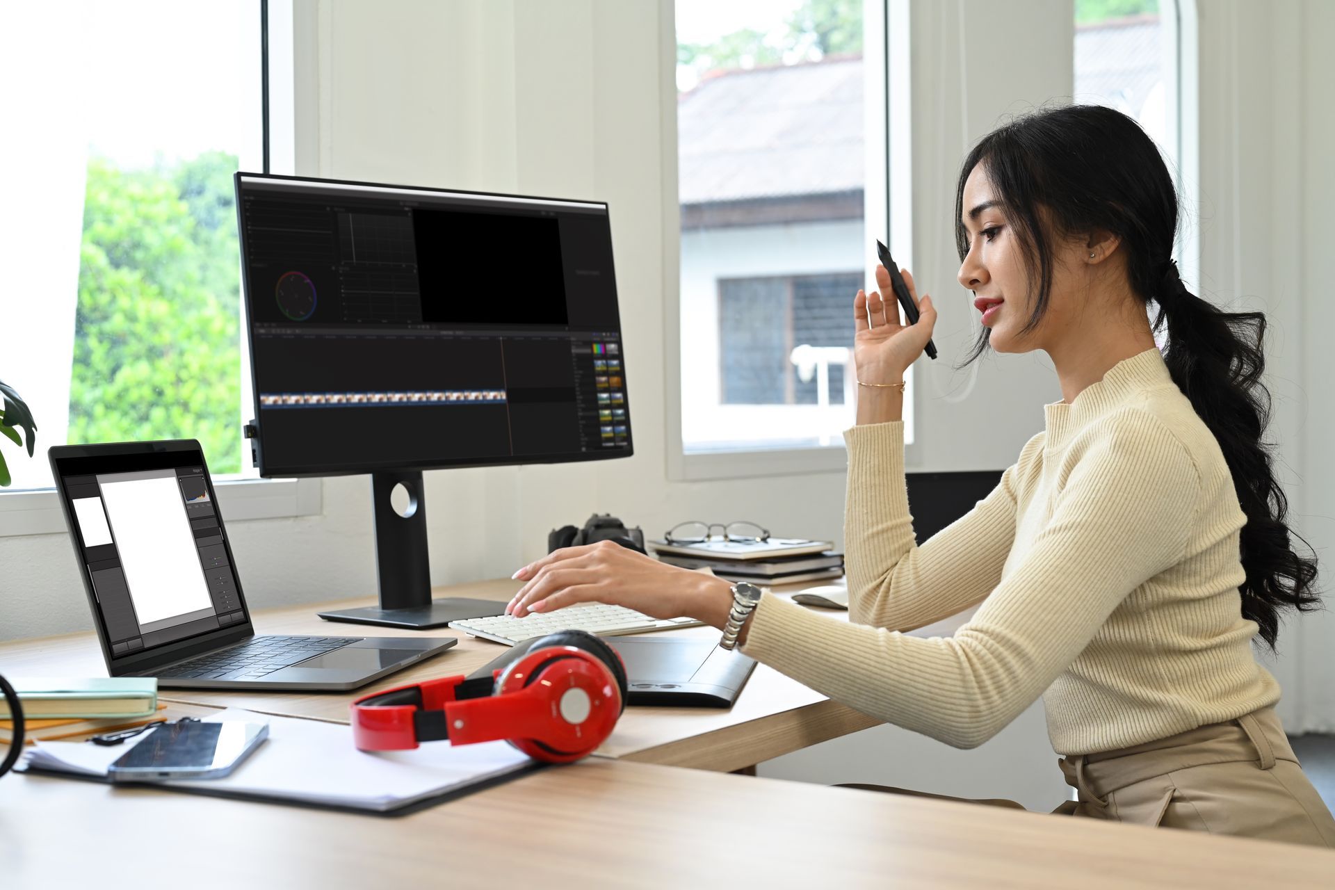 A woman is sitting at a desk in front of a computer.