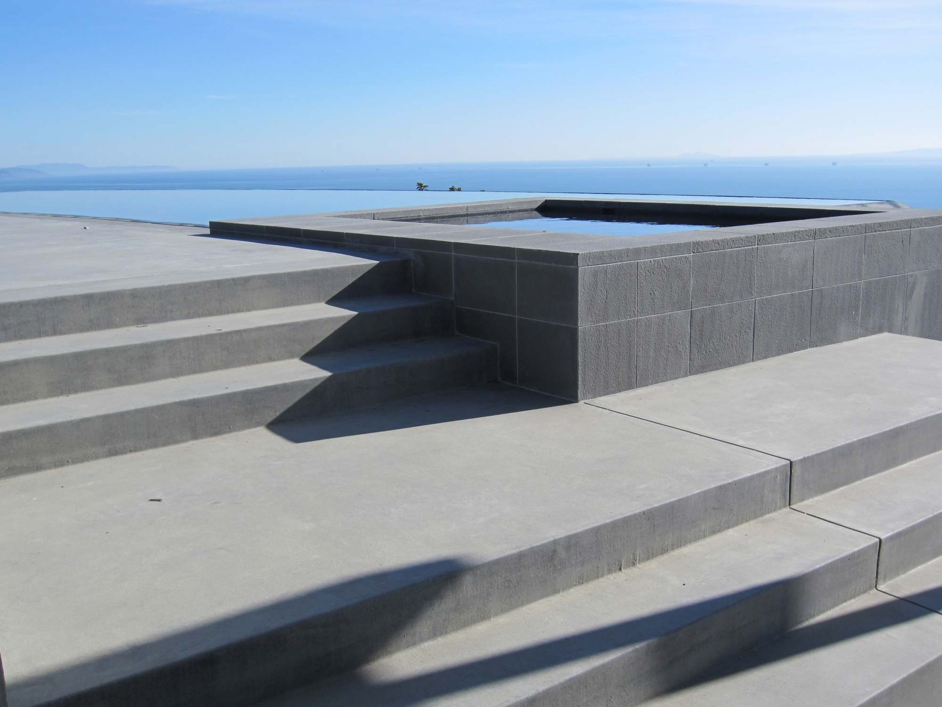 Waypoint Concrete created wide concrete steps with a modern cantilevered design in Horseshoe Bend, Idaho.