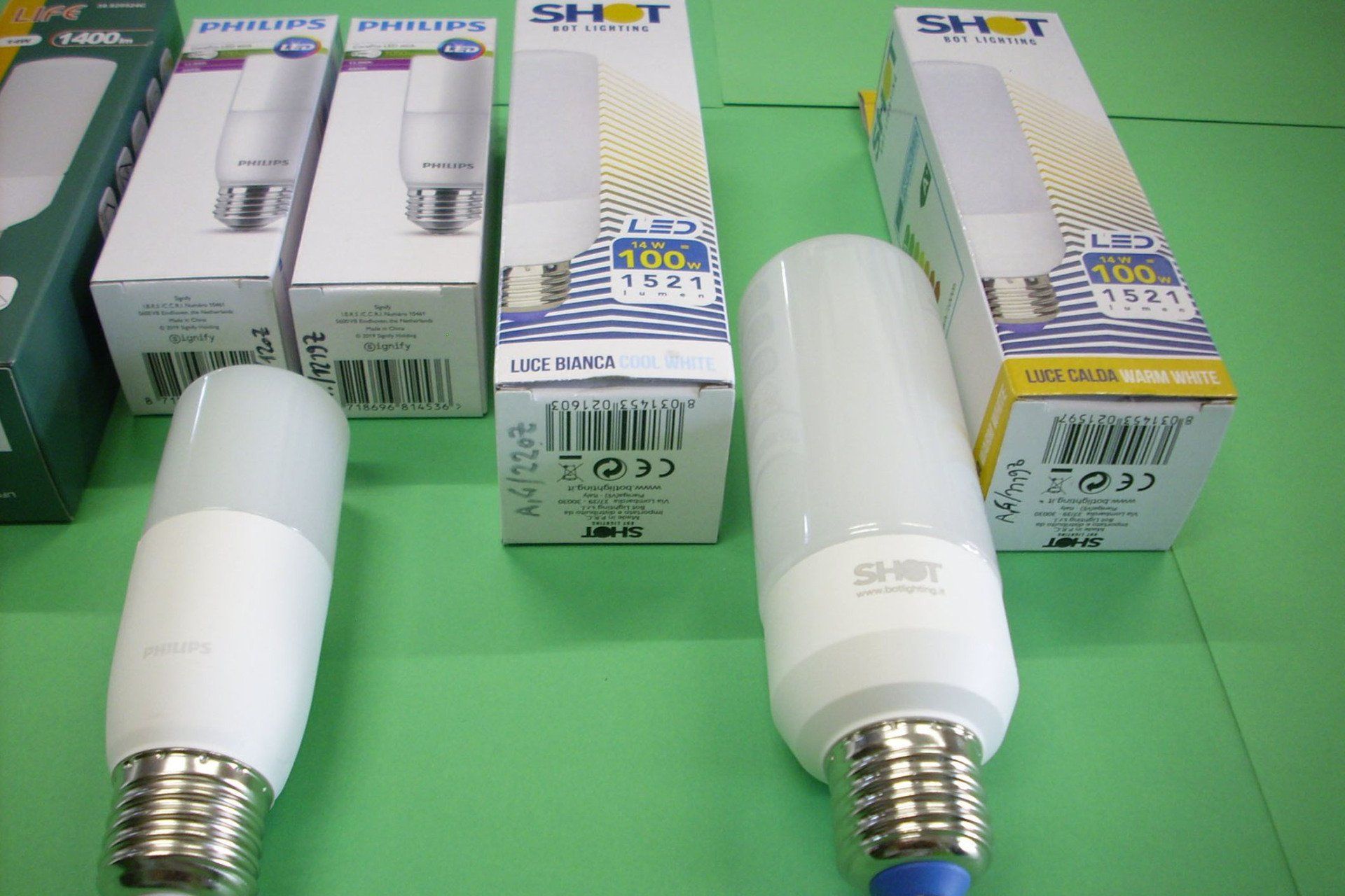 Lampadine LED a luce bianca e calda