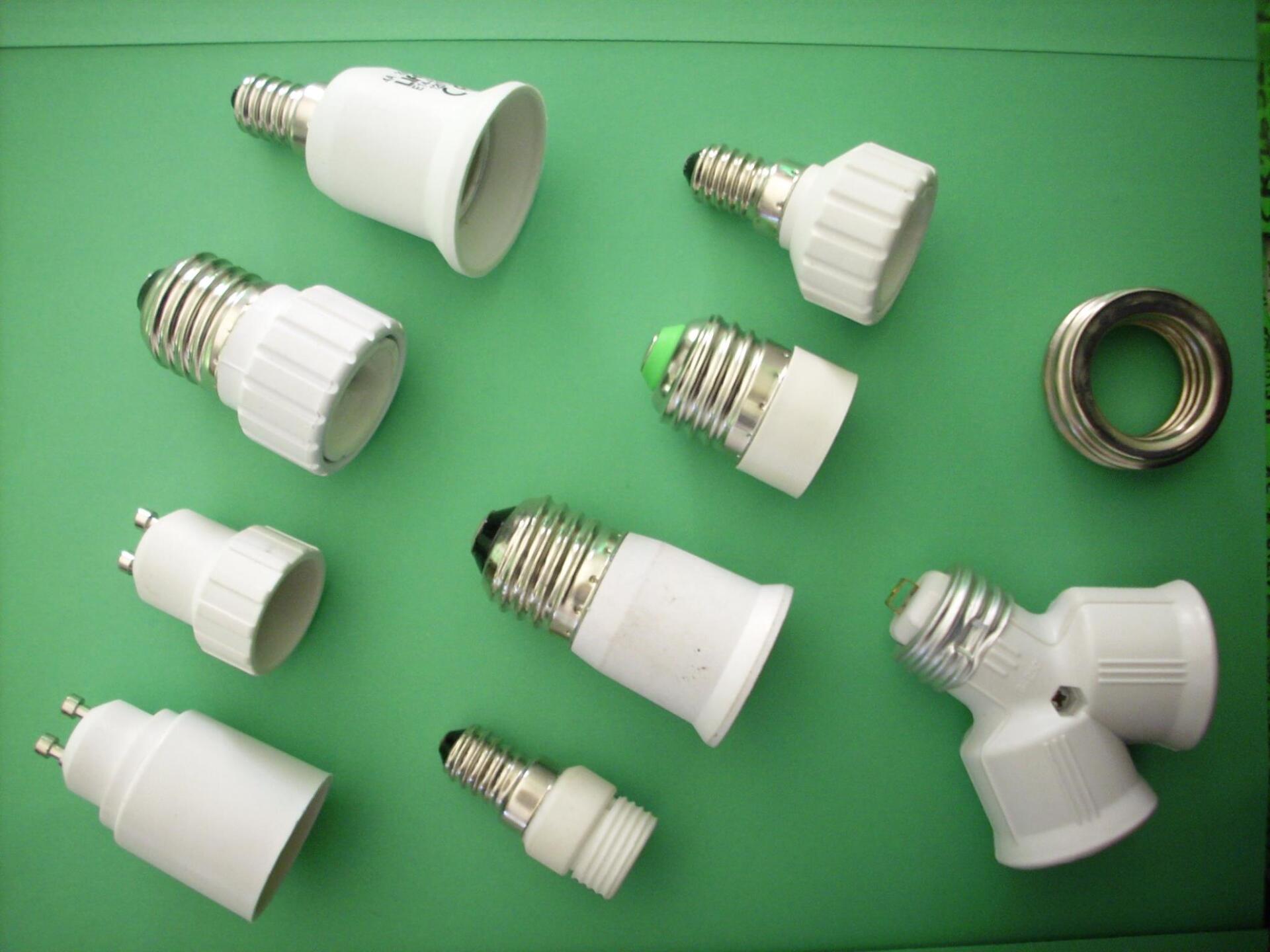 Attacchi per lampadine elettriche di vario tipo