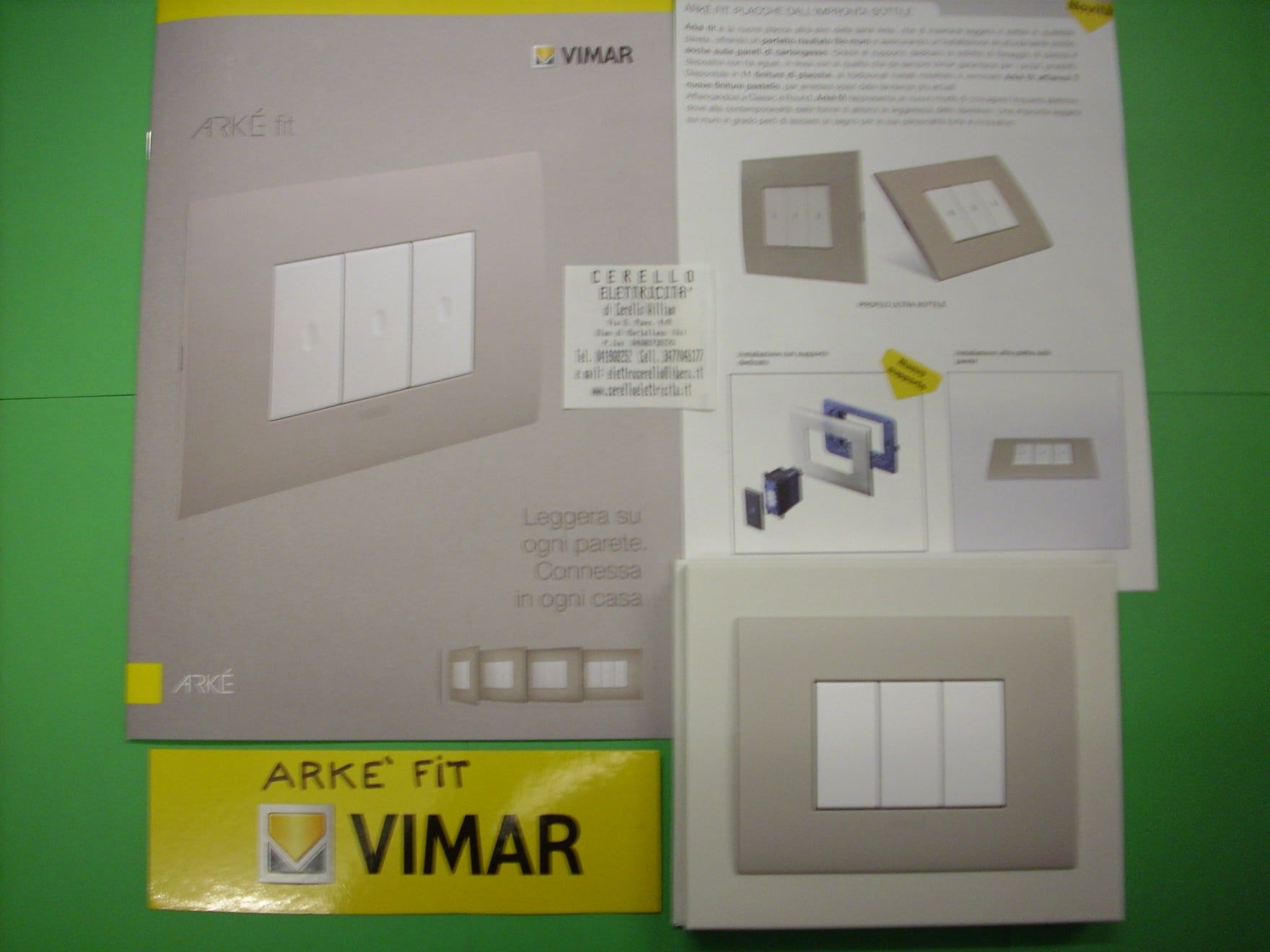 Interruttore elettrico con placca per interno