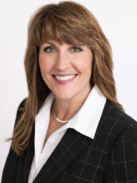 Lisa Thamann Owner of Salt and Soul Wellness - Salt Therapy Spay in West Chester Ohio.