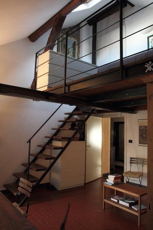 stanza di un b&b con soppalco