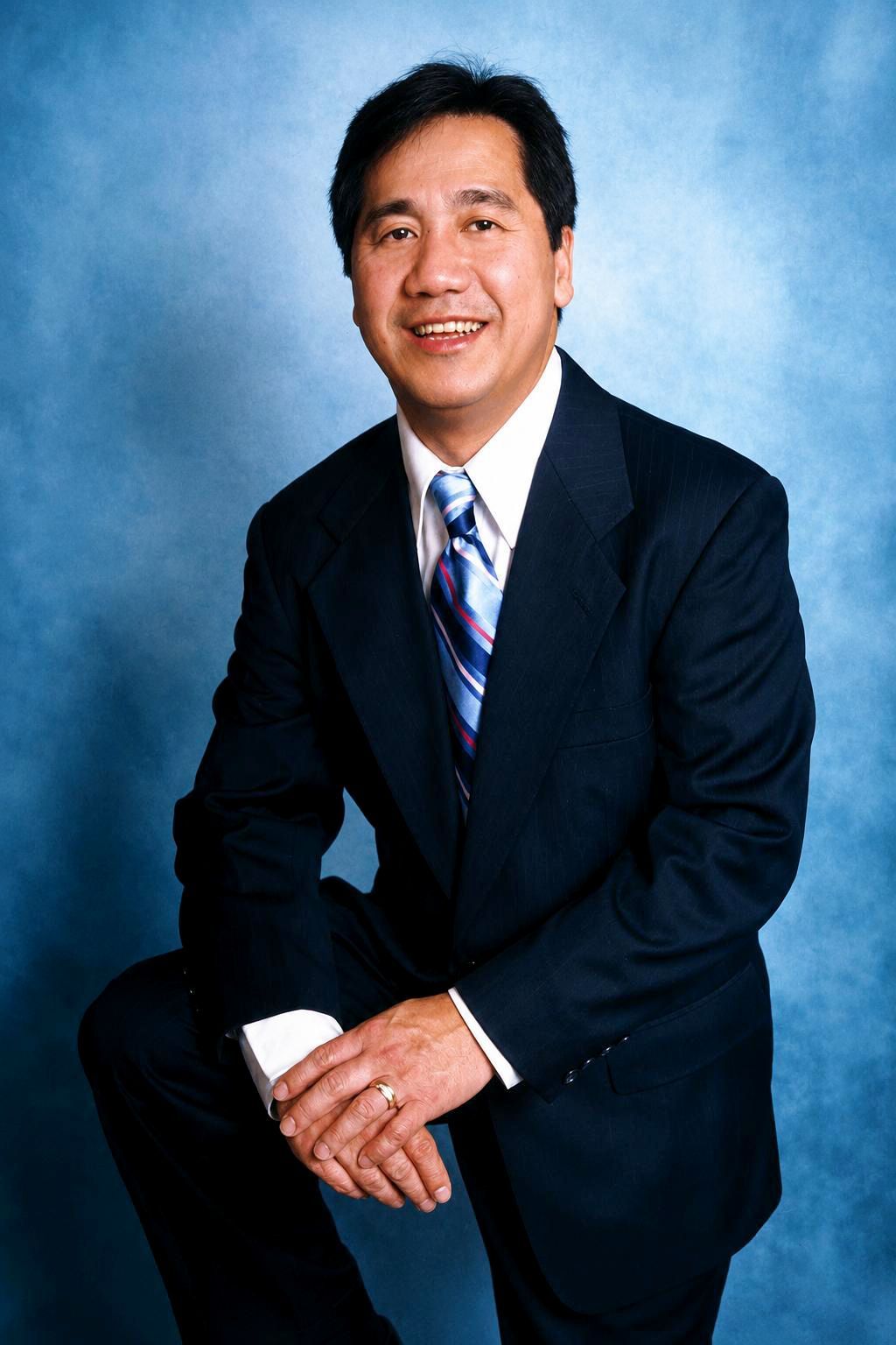 thumbnail size photo of Edgardo Claudio