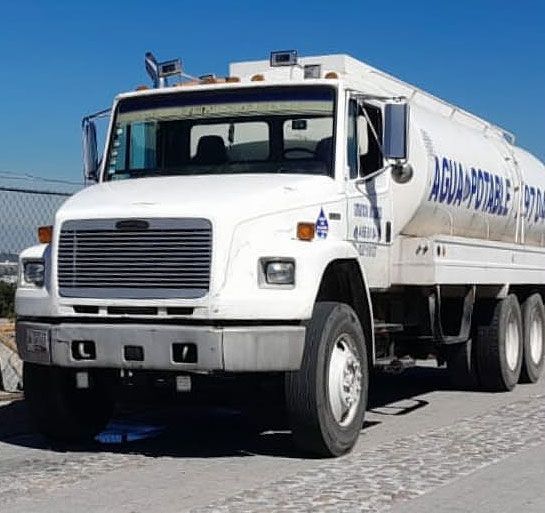 Pipa de agua lista para entrega urgente en Puebla