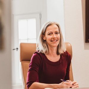 Die Rechtsanwältin Tanja Theis kennt die rechtlichen Tücken der Bestattungsbranche.