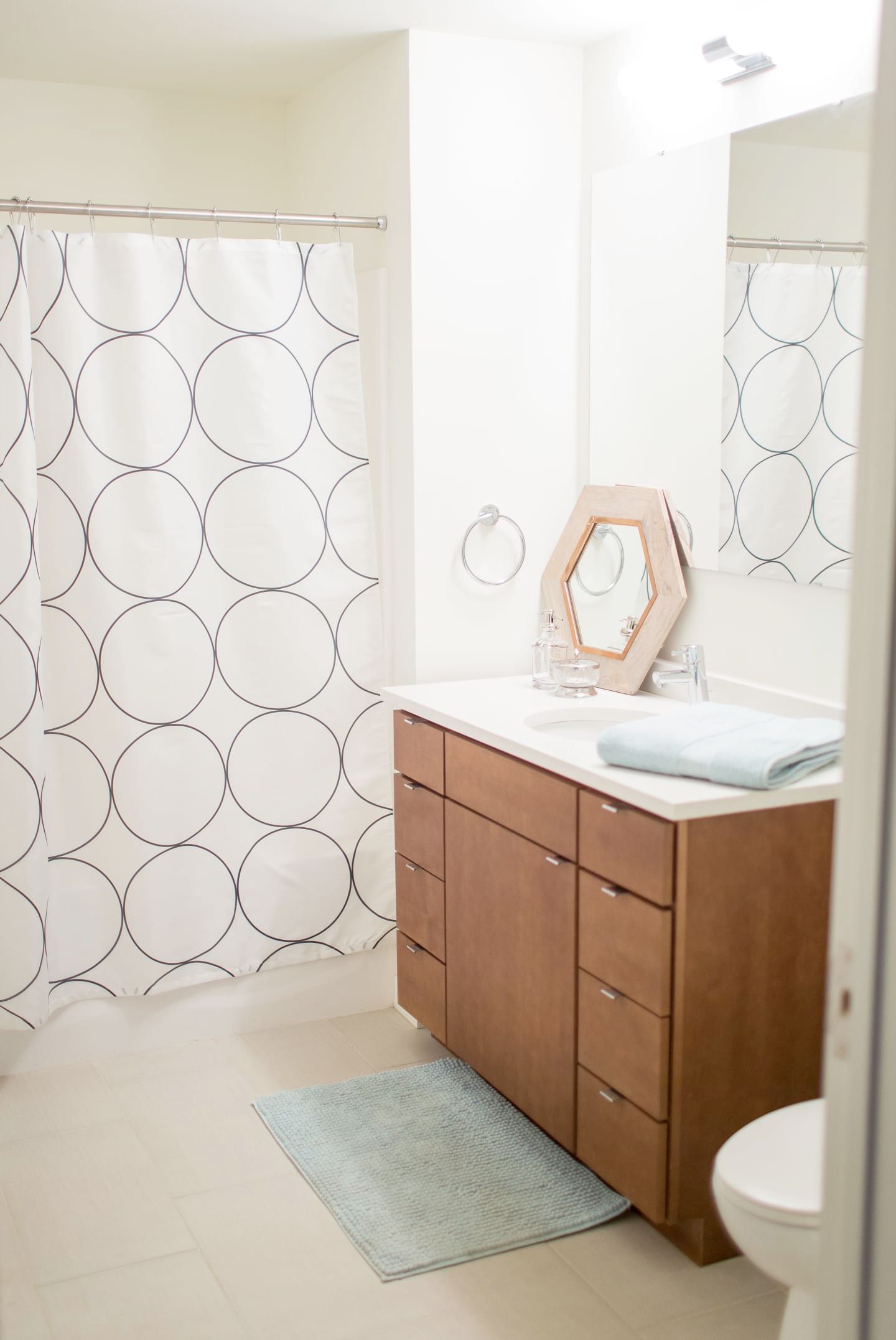 bathroom image
