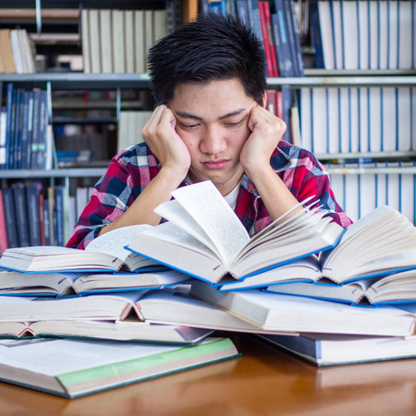 5 early signs your child is struggling at school