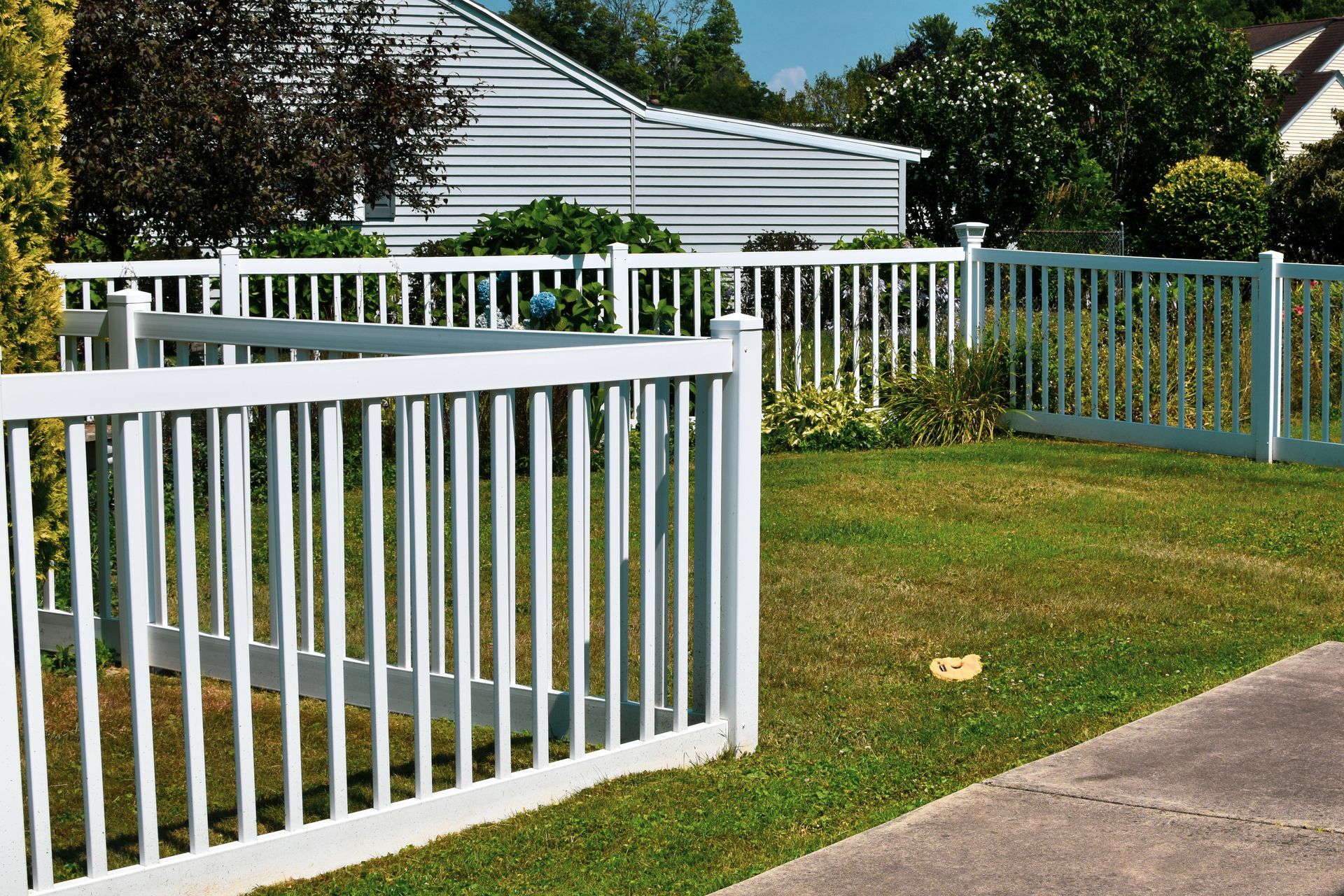 Residential flat 2-rail ornamental aluminum fence installation in Tampa, FL