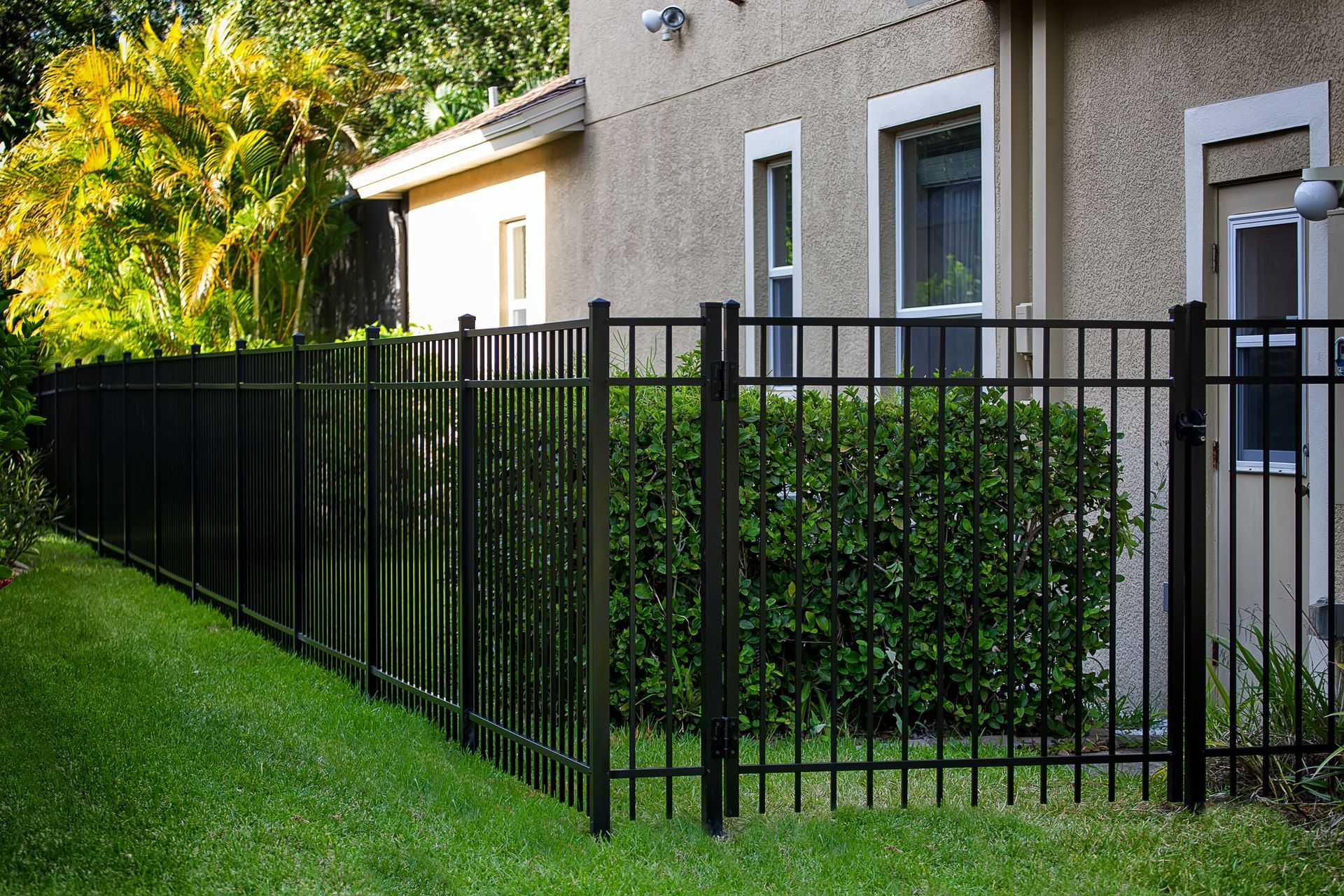 Residential flat 3 rail ornamental aluminum fence installation in Tampa, FL