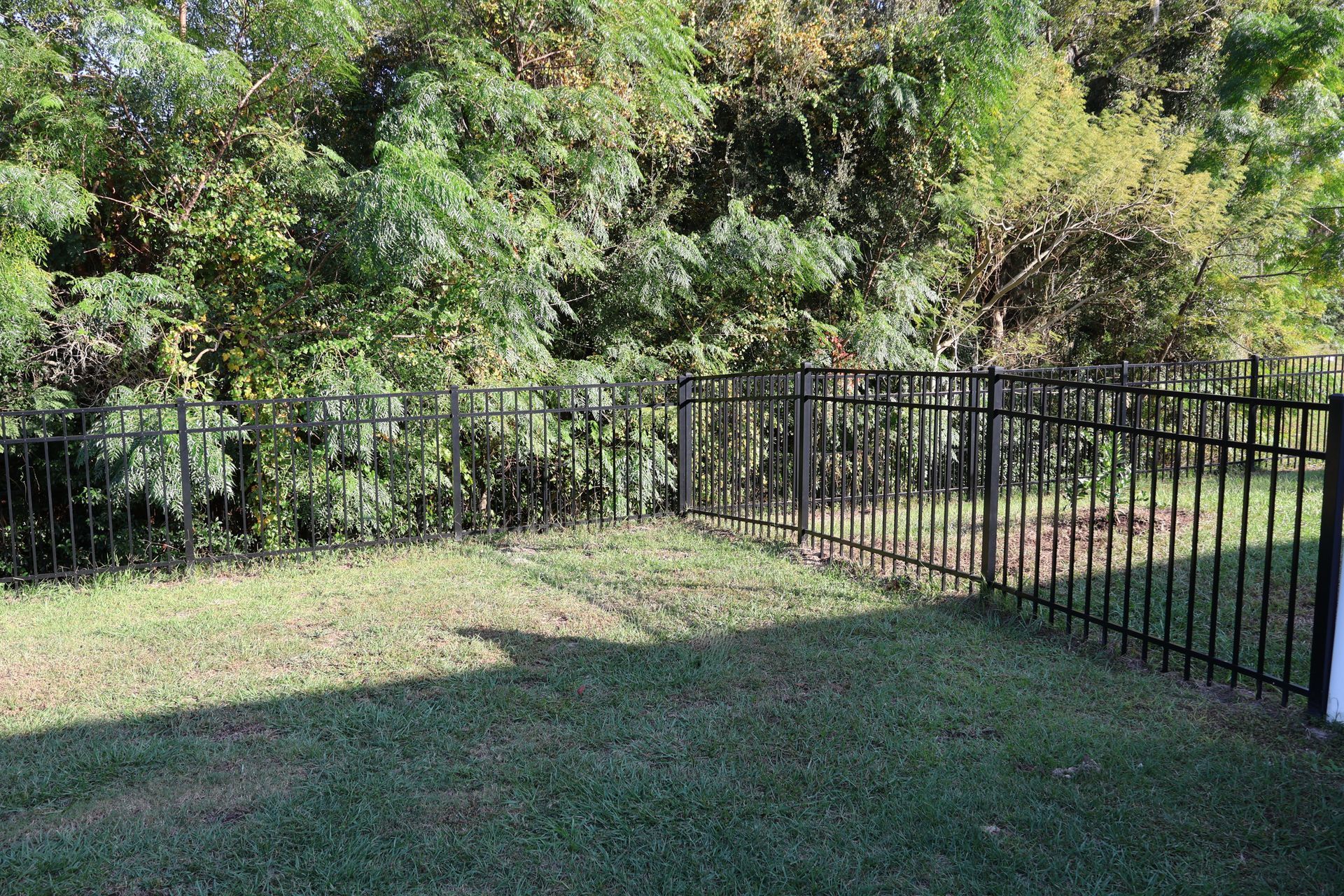 Residential aluminum fence installation in a backyard in Tampa, FL