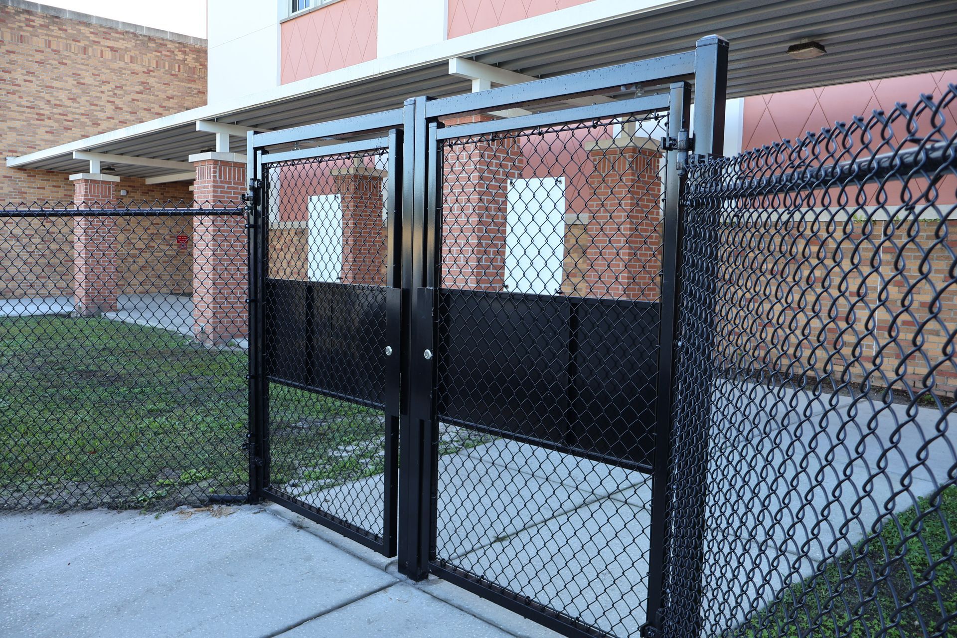 Commercial chain link fence and gate installation in Tampa, FL