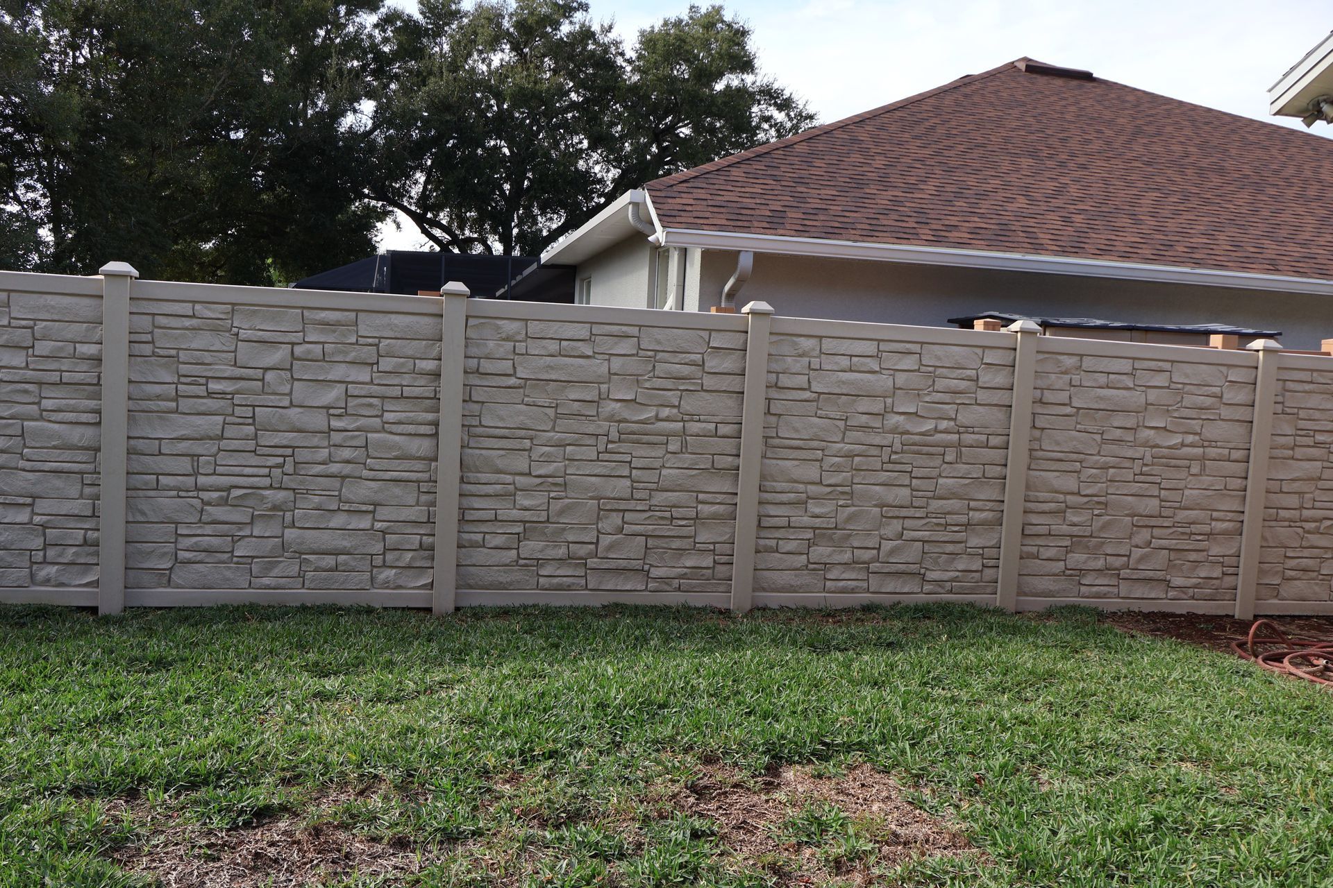 Commercial chain link fence and gate installation in Tampa, FL