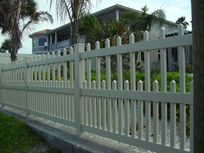 Residential PVC/Vinyl picket fence installation in Tampa, FL