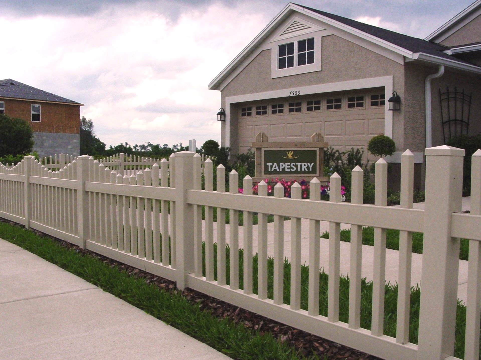 Residential PVC/vinyl picket fence installation in Tampa, FL