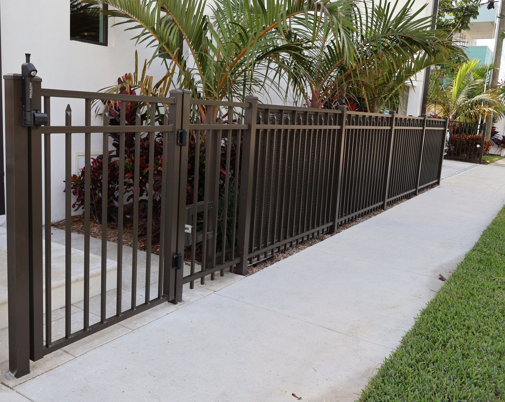 Residential aluminum fence installation in Brandon, FL