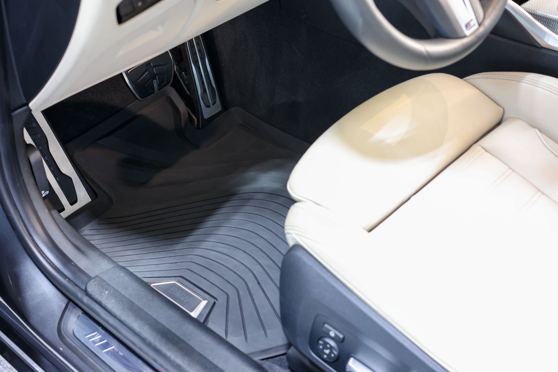 Interiow Detailing BMW