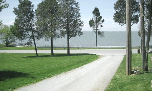 Lakefront view of Scenic Rock Ledge Inn