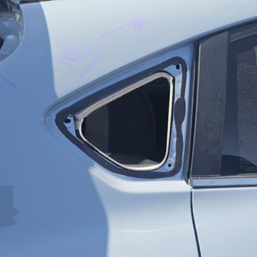 Before quarter auto glass replacement in Jarrell, TX