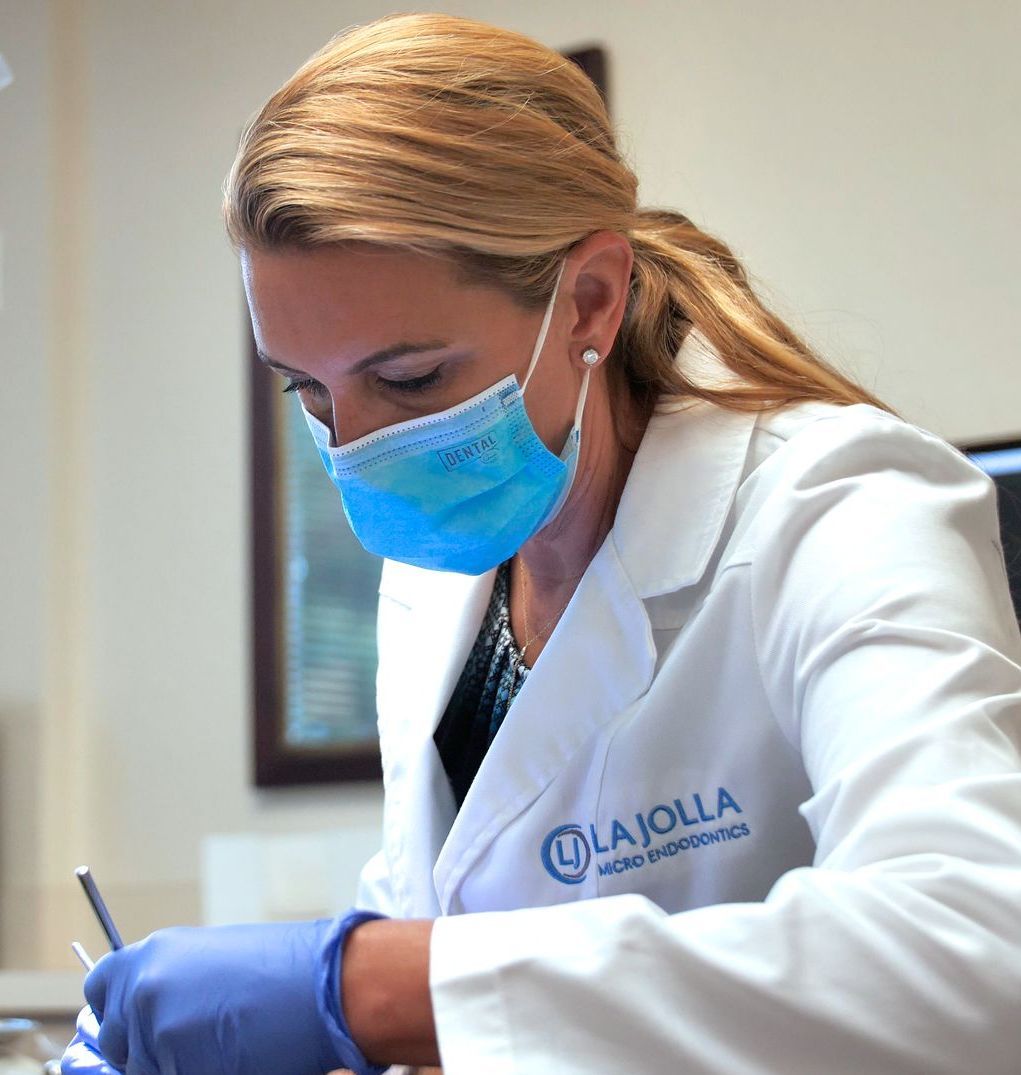 Dr. Thomson - Specialize in endodontic surgery