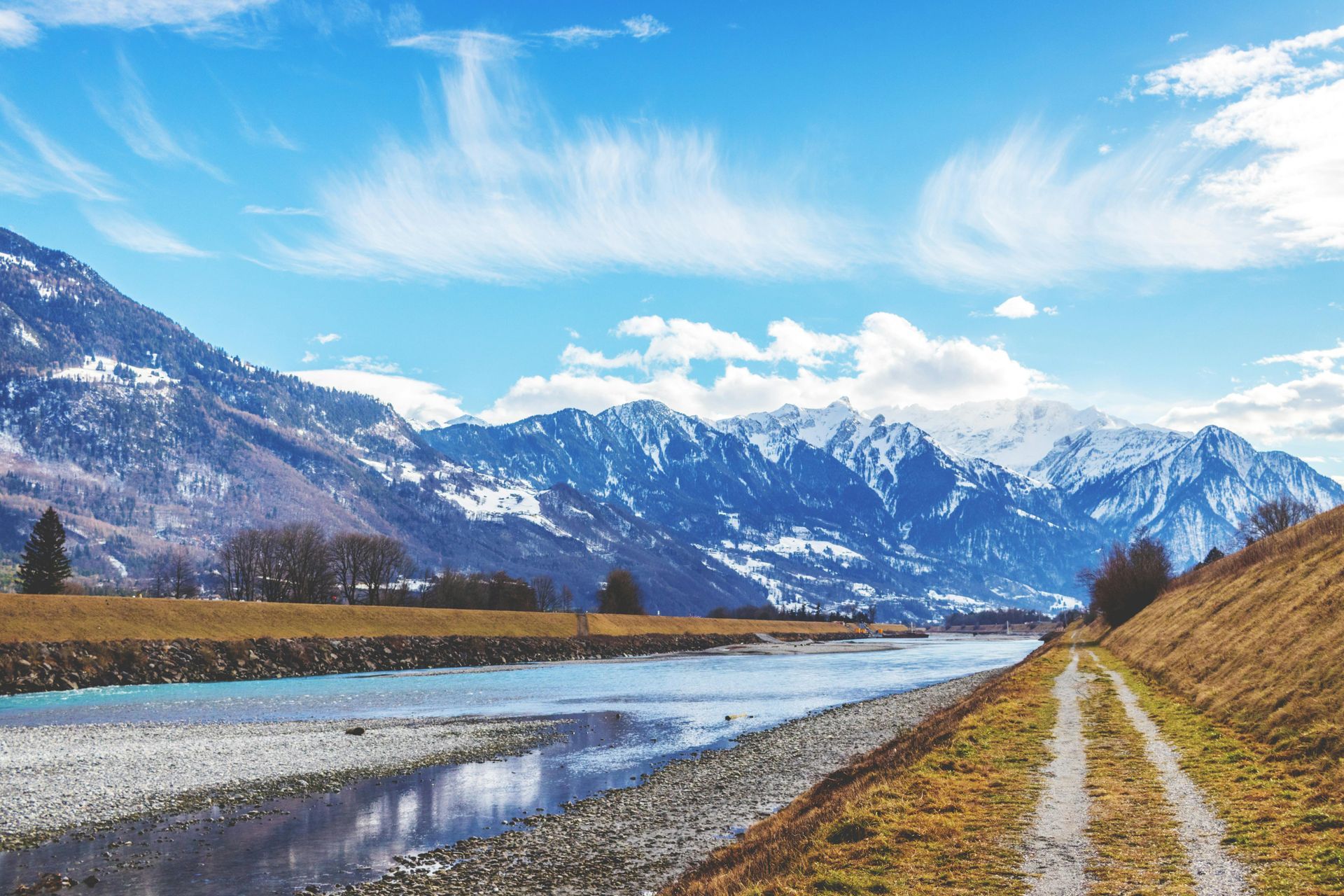 Luxury Road Trips in the Swiss Alps