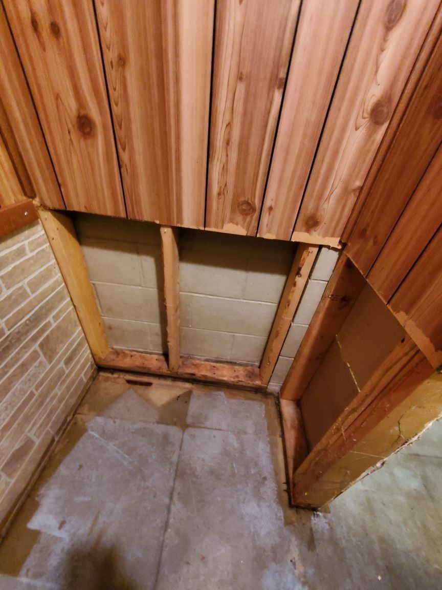 A room with a wooden ceiling and a brick wall.