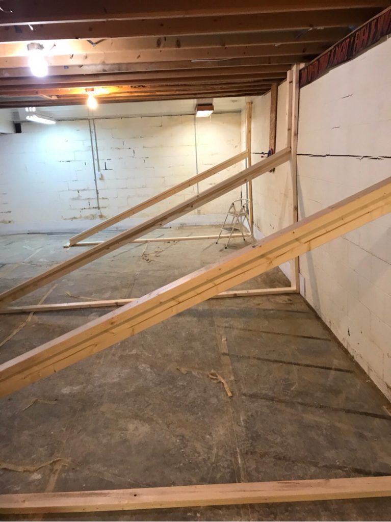 A room with a lot of wooden beams on the ceiling.