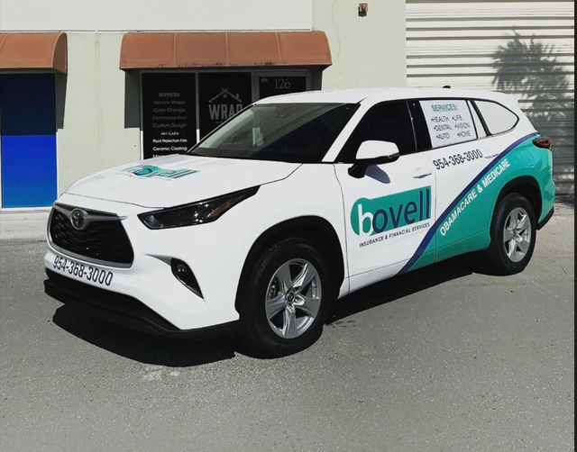 A white and green car with the word gowell on the side